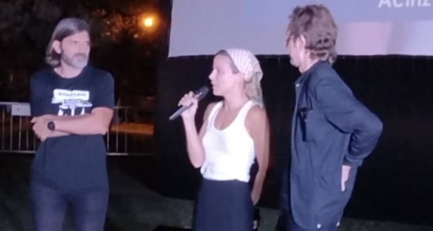 CINE AL AIRE LIBRE EN EL CAMPITO DE SIDERCA