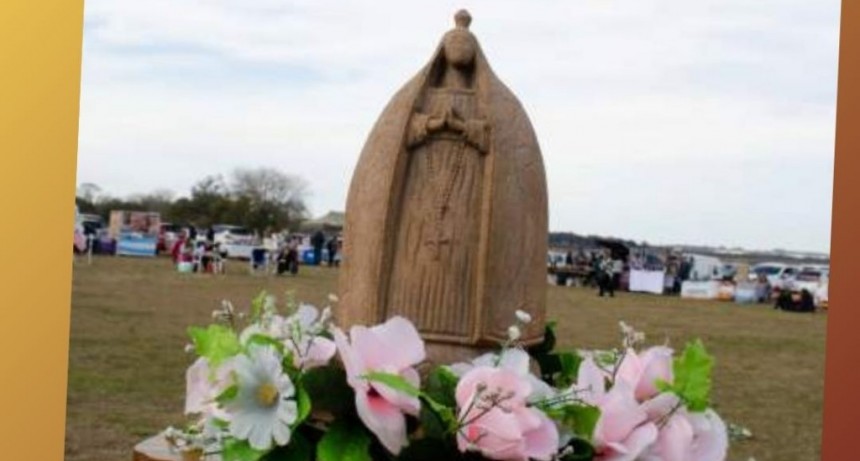 PROCESIÓN CON LA IMAGEN DE LA VIRGEN DEL CANCHILLO