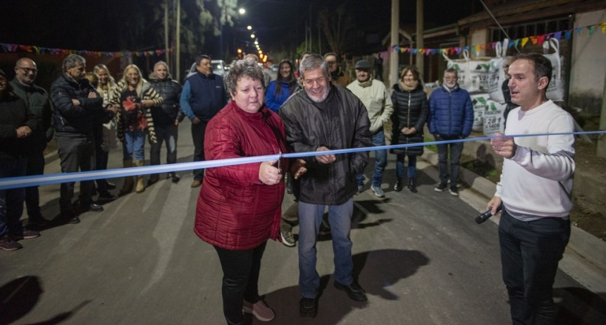 INAUGURARON LAS OBRAS DE LA CALLE VIALE