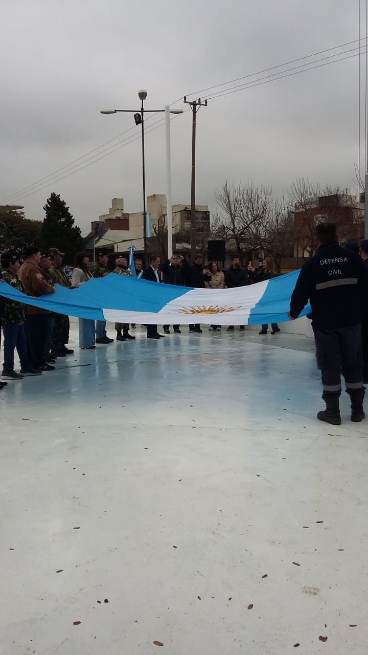 UN NUEVO MÁSTIL EN EL PARQUE URBANO