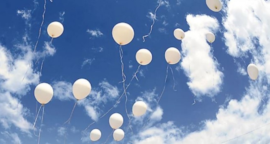 SUELTA DE GLOBOS BLANCOS