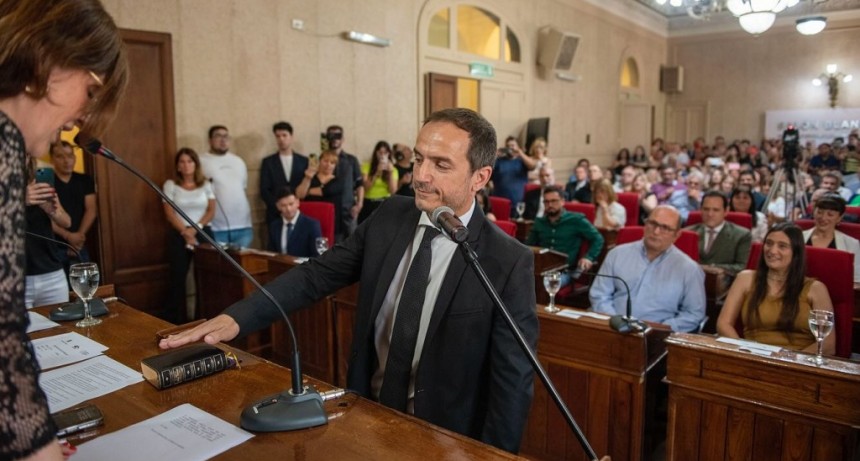 ABELLA JURÓ POR SU TERCER MANDATO
