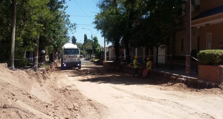 EL INTENDENTE RECORRIÓ OBRAS EN EL BARRIO LAS CAMPANAS